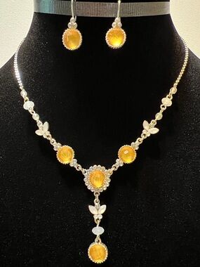 Avon Yellow & White Crystal Butterflies Drop Necklace & Earrings Set Silver Tone